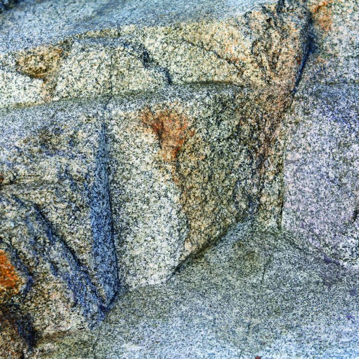 NatureROCKS Pike’s Peak Netted Boulder - Image 2